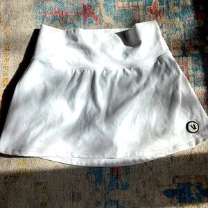 Vuori sz small tennis skirt brand new